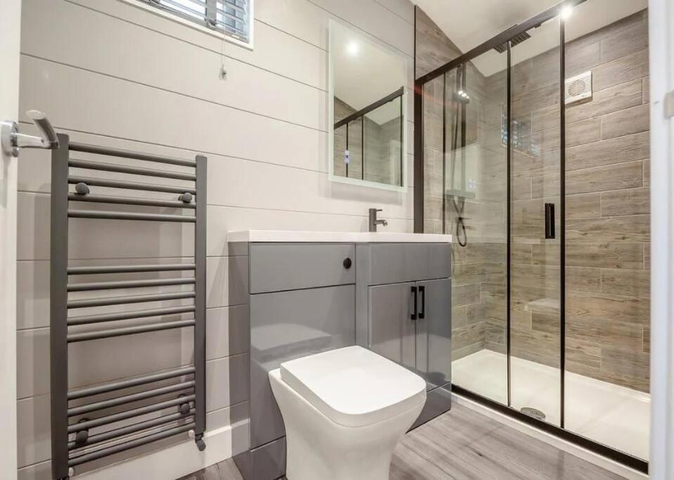 V28 - The Lookout With Hot Tub Villa Bangor  Exteriör bild