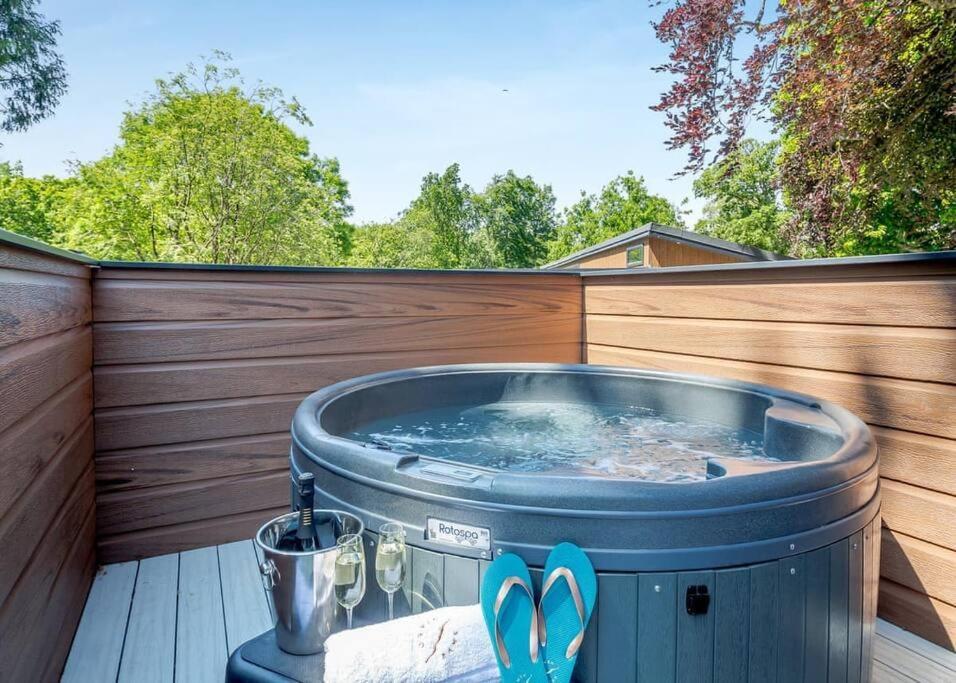 V28 - The Lookout With Hot Tub Villa Bangor  Exteriör bild
